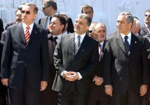 Yapıştırıcı kokladığı iddia edilen asker, oteli yaktı 91